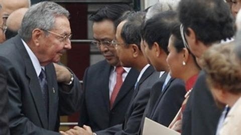 Chủ tịch Cuba Raul Castro Ruz bắt đầu chuyến thăm hữu nghị chính thức Việt Nam - ảnh 1